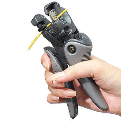 女性の手にも優しくフィット