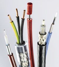 セミフレキシブルケーブル、シールドのある多芯ケーブル、編組のある電線など様々な種類の電線の加工が可能です。