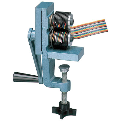 電線スリット機「フラットケーブルセパレーター」5250 先端からのスリット専用機です。