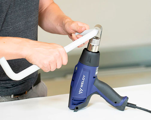 自立可能なデザイン。フリーハンドで作業可能。ワークを両手で持ち作業することを想定し、ツール本体が自立するようにデザインされております。