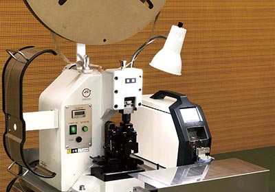 圧着機+ 同軸線ストリッパー+ 搬送装置