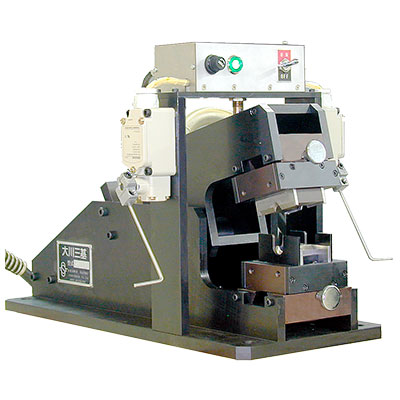 「ミッドストリッパー」KIND2-10B 中間皮剥きが瞬時に簡単にCV・IVが最大250sq迄加工ライン上に設定し合理化