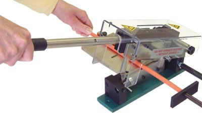 定寸カット用のワイヤーストップの使用例。