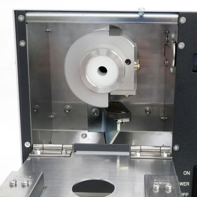 ケーブルホルダーは、標準で1個付属しております