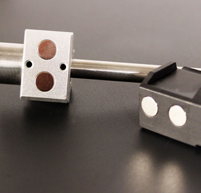 マグネティックガイドチューブはセットアップを用意にし、段取り替え時間を短縮します。