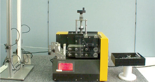 使用例 センサースタンドと切断機の押出連動例