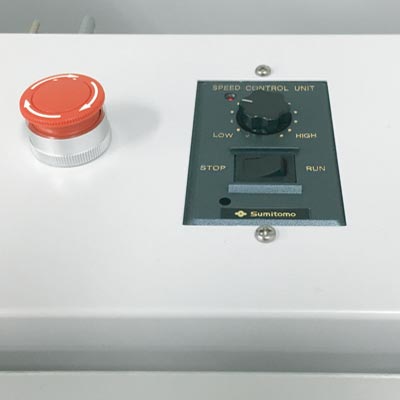 搬送速度はダイヤルによる無段階調整。どなたにでも簡単に操作いただけます。