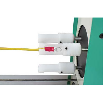 オプションのチャックを使用すれば電線のセットもワンタッチ